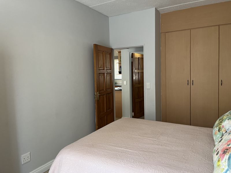 Neat Ground-Floor One-Bedroom Apartment with Private Garden – Ferndale - Photo 10