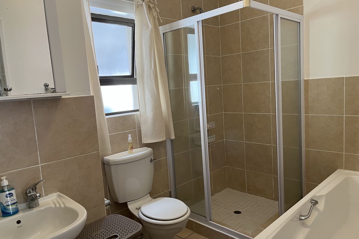 Neat Ground-Floor One-Bedroom Apartment with Private Garden – Ferndale - Photo 5