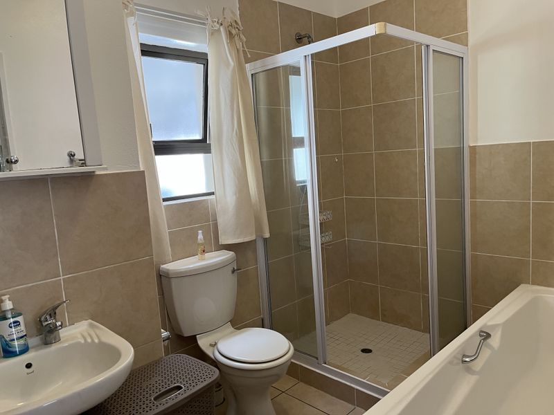 Neat Ground-Floor One-Bedroom Apartment with Private Garden – Ferndale - Photo 5