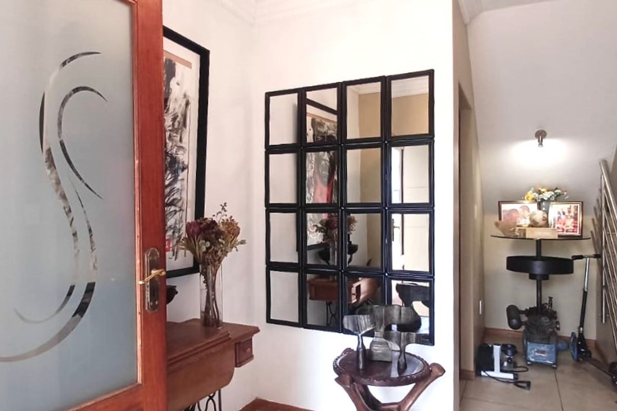 Exceptional Double-Storey Family Home in a Secure Estate - Photo 2