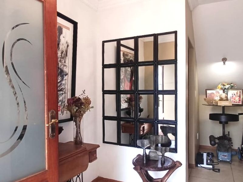 Exceptional Double-Storey Family Home in a Secure Estate - Photo 2