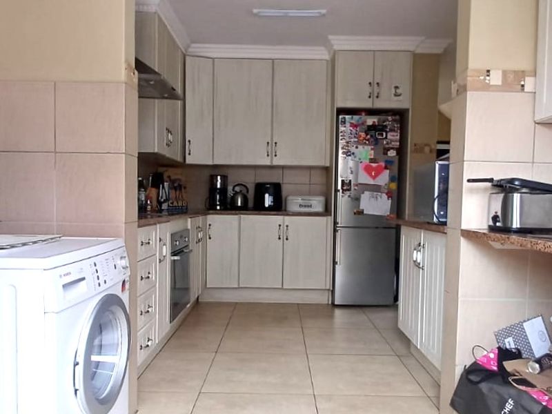 Exceptional Double-Storey Family Home in a Secure Estate - Photo 8