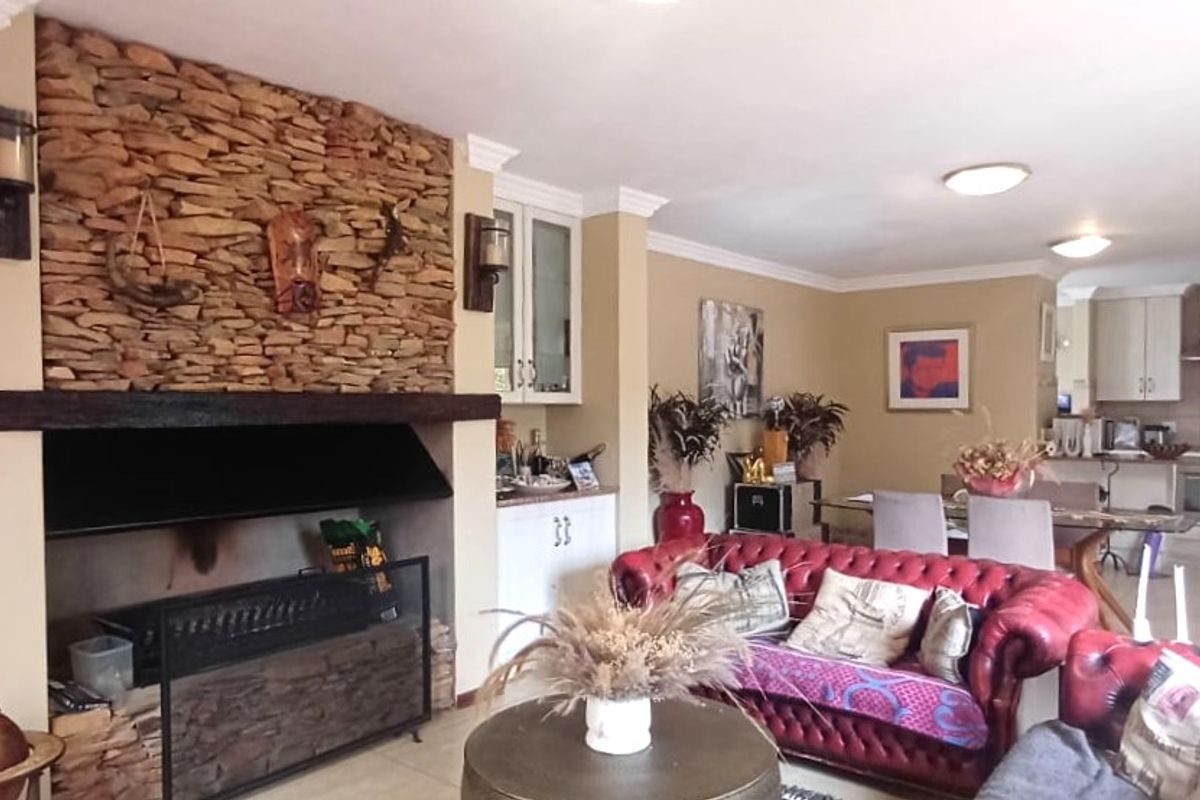 Exceptional Double-Storey Family Home in a Secure Estate - Photo 4