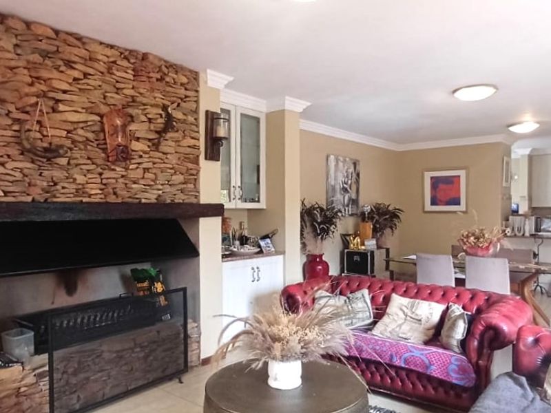 Exceptional Double-Storey Family Home in a Secure Estate - Photo 4