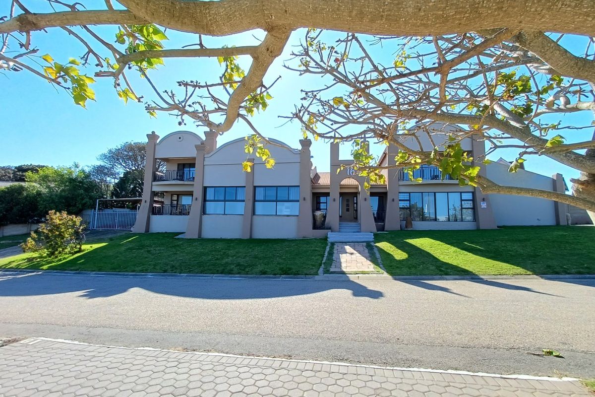 Exceptional 501 m2 multi-generational home with sea views - Photo 2