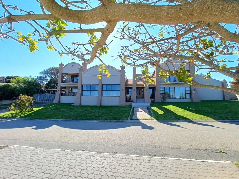 Exceptional 501 m2 multi-generational home with sea views - Photo 2