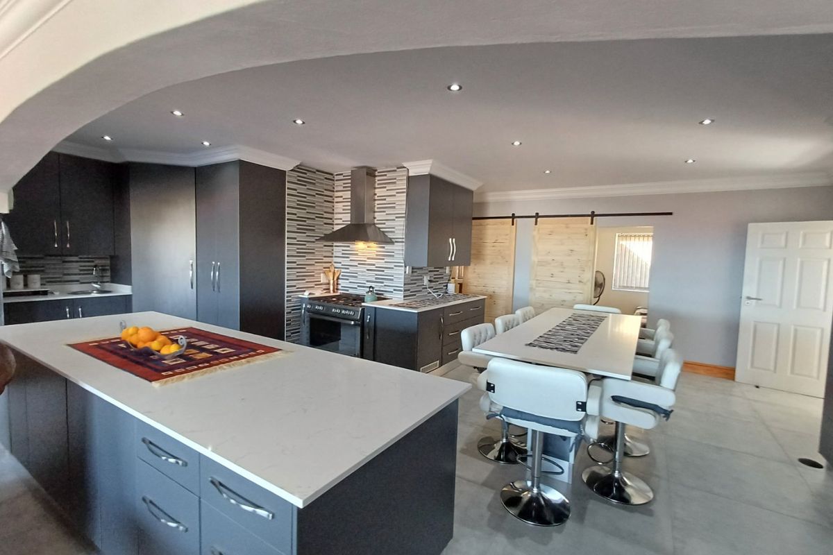 Exceptional 501 m2 multi-generational home with sea views - Photo 4