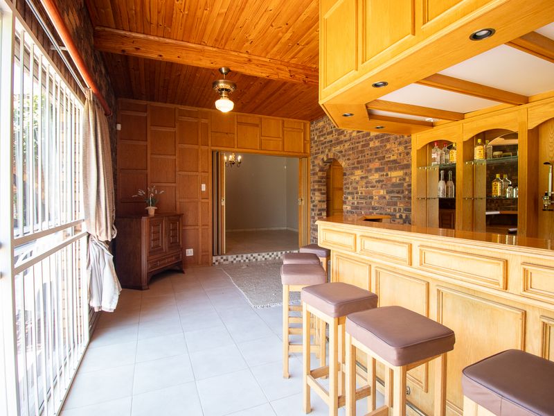 LUXURY AUCTION | ICONIC EIKENHOF ESTATE OPPORTUNITY!!! - Photo 9