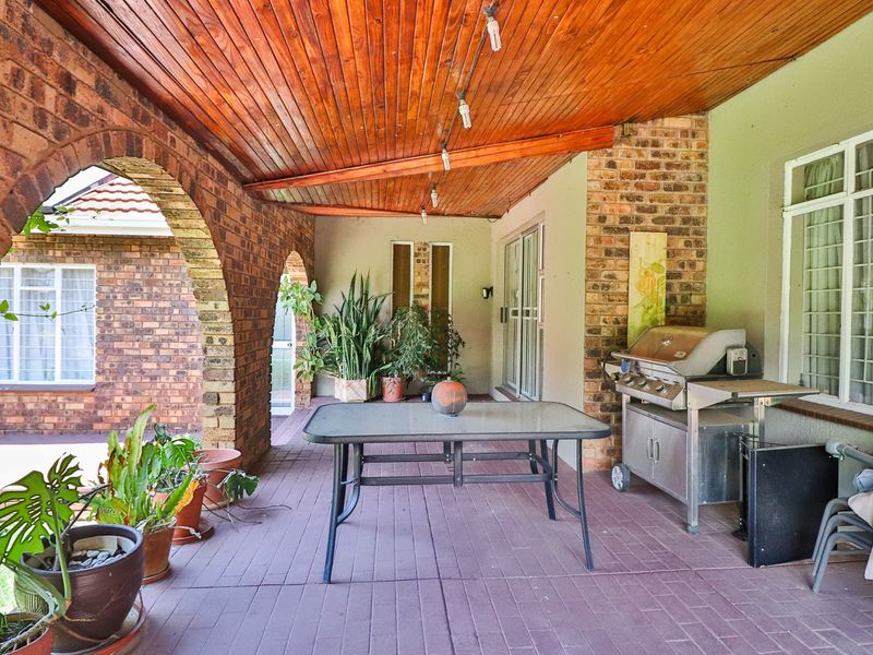 LUXURY AUCTION | ICONIC EIKENHOF ESTATE OPPORTUNITY!!! - Photo 6