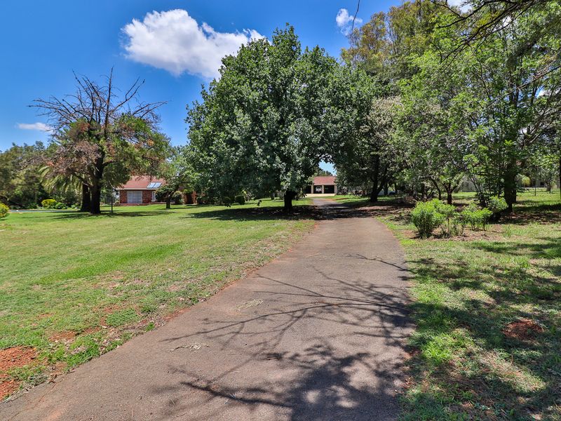 LUXURY AUCTION | ICONIC EIKENHOF ESTATE OPPORTUNITY!!! - Photo 2