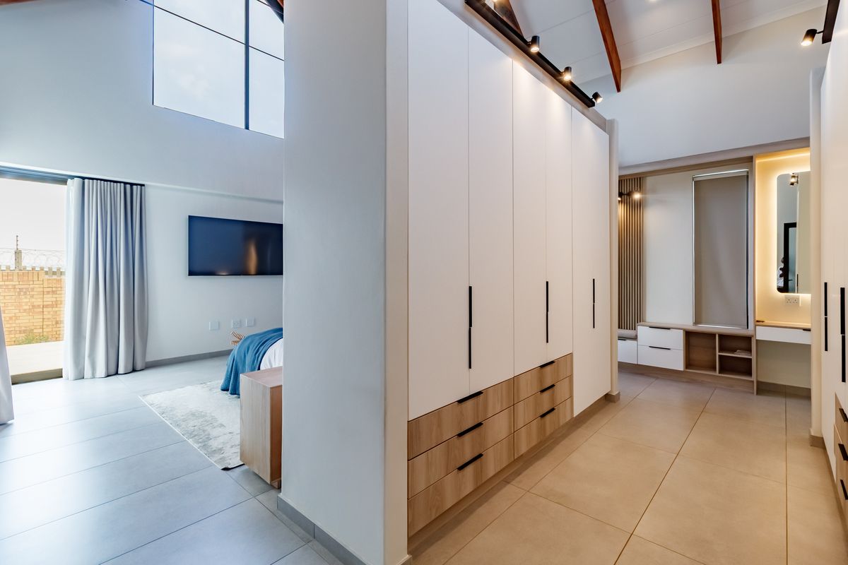 Where Modern Luxury Meets Effortless Family Living - Photo 5