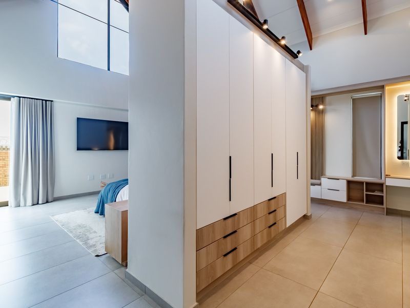 Where Modern Luxury Meets Effortless Family Living - Photo 5