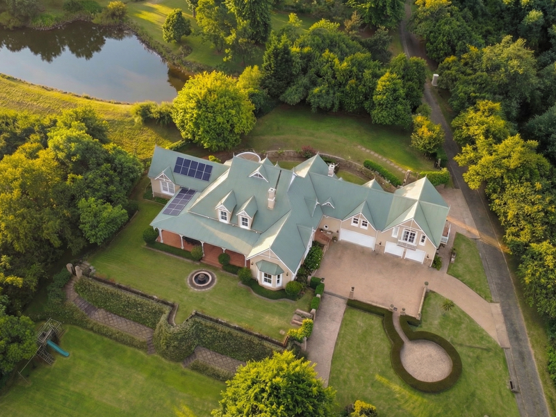 Elegant Country Estate Living with Exceptional Views - Photo 4