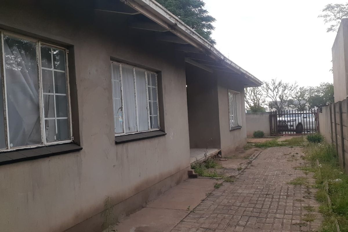 A home in a quiet locale  of CW5 yearning for a home lover - Photo 4