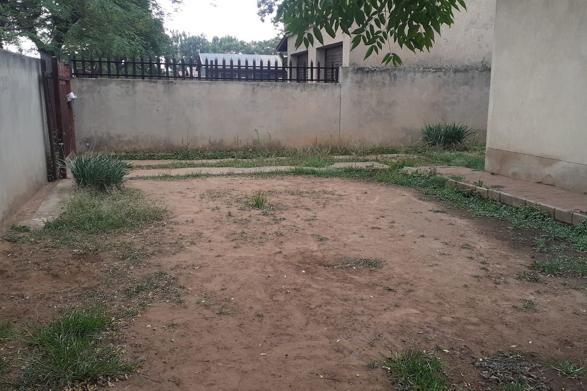 A home in a quiet locale  of CW5 yearning for a home lover - Photo 5