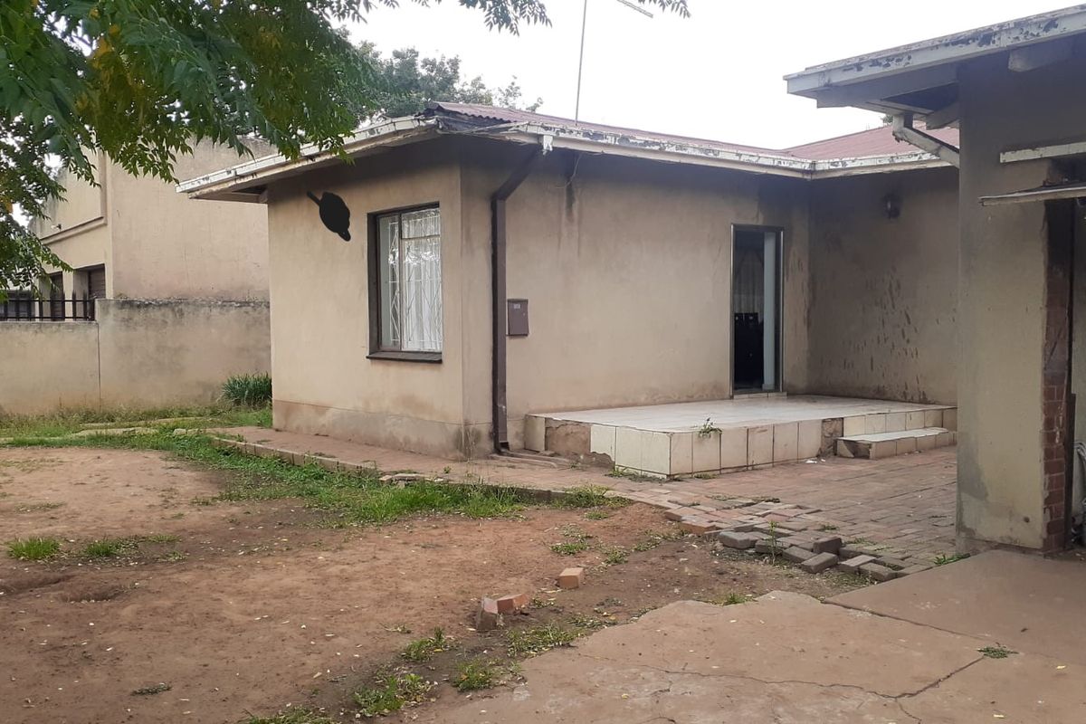 A home in a quiet locale  of CW5 yearning for a home lover - Photo 2