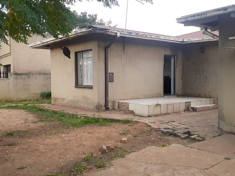 A home in a quiet locale  of CW5 yearning for a home lover - Photo 2