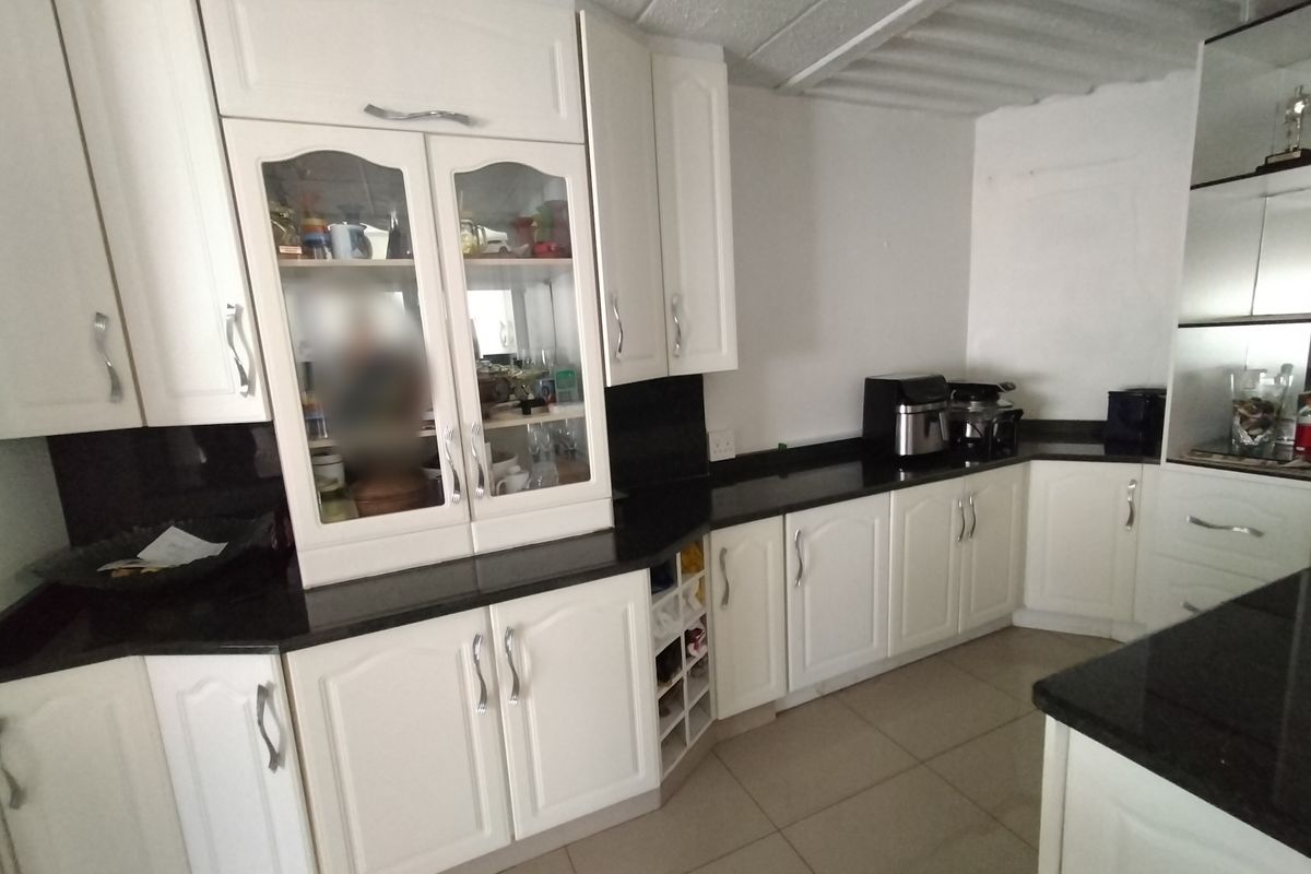 Modern Family Home with Balconies & Entertainment Lapa in Amandasig - Photo 5