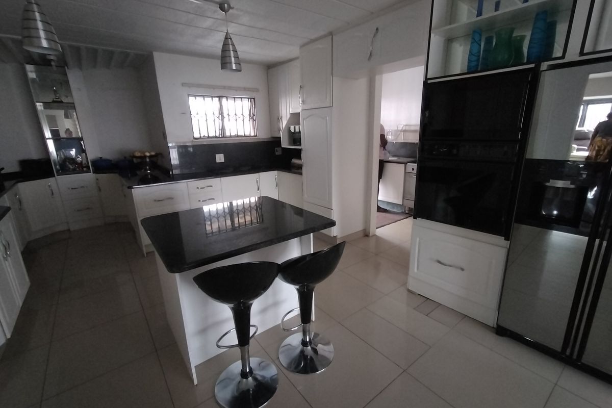 Modern Family Home with Balconies & Entertainment Lapa in Amandasig - Photo 4