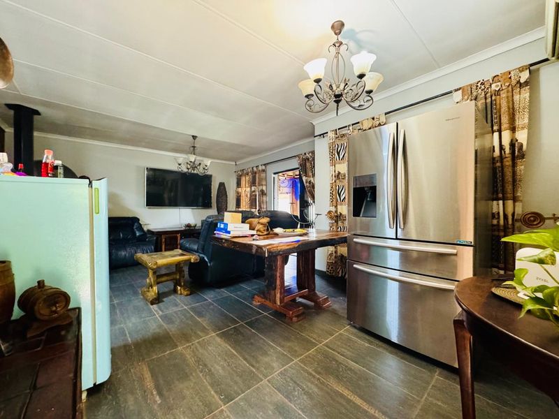 Stylish Family Living with Exceptional Outdoor Space - Photo 6