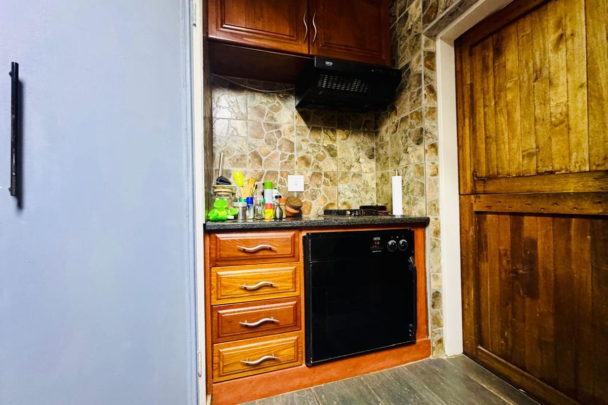 Stylish Family Living with Exceptional Outdoor Space - Photo 5