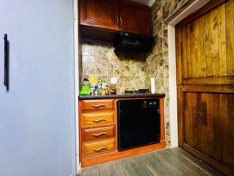 Stylish Family Living with Exceptional Outdoor Space - Photo 5