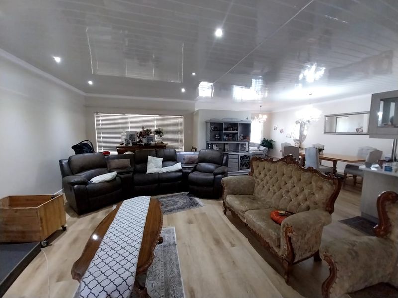 Modern Family Home in Prime Van Riebeeck Park Location - Photo 10