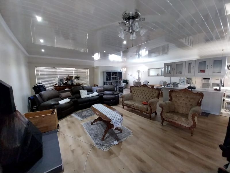 Modern Family Home in Prime Van Riebeeck Park Location - Photo 9