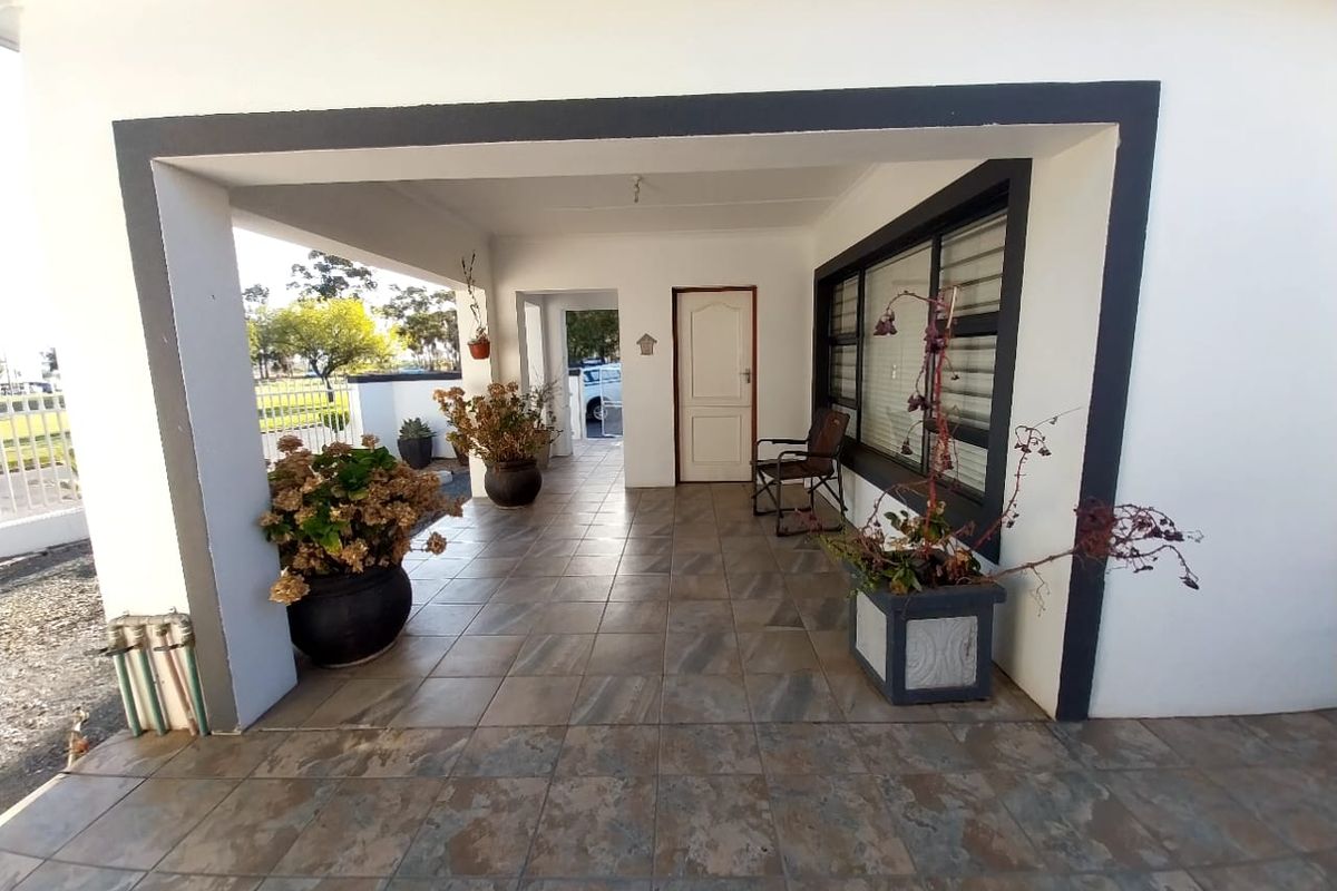 Modern Family Home in Prime Van Riebeeck Park Location - Photo 2