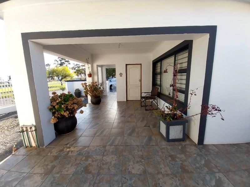 Modern Family Home in Prime Van Riebeeck Park Location - Photo 2