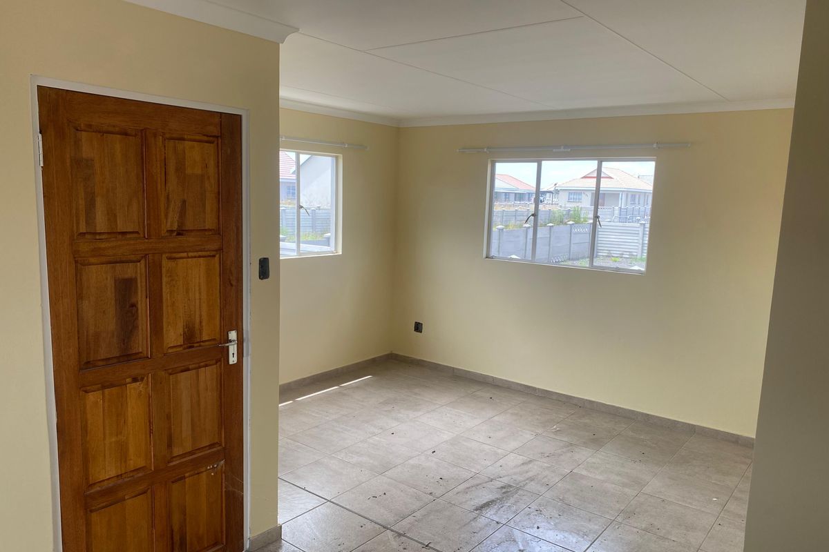 Affordable Charming- 4 Bedroom House in a great Area - Photo 3