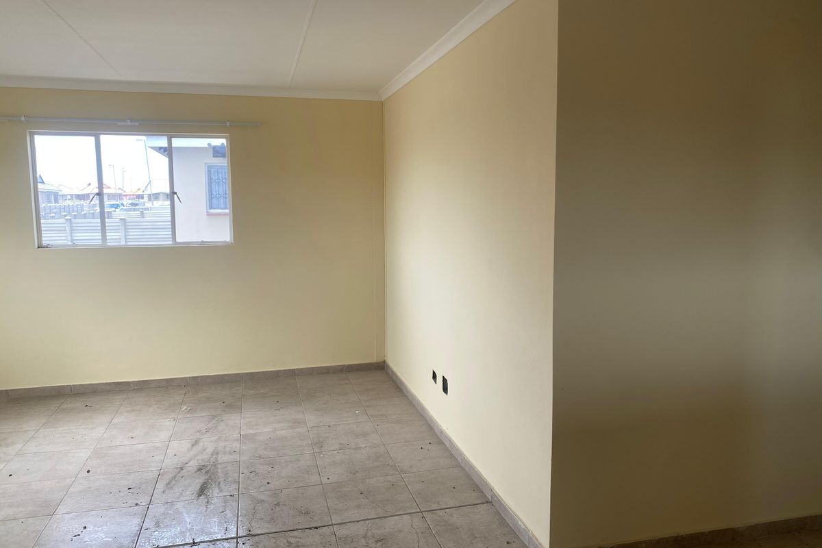 Affordable Charming- 4 Bedroom House in a great Area - Photo 5