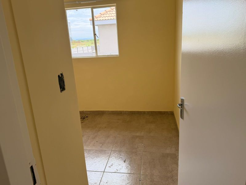 Affordable Charming- 4 Bedroom House in a great Area - Photo 10