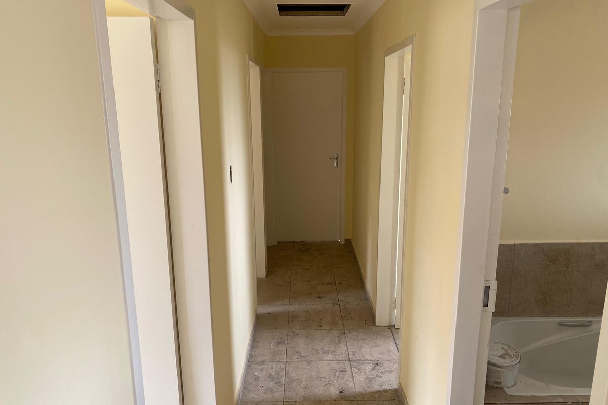 Affordable Charming- 4 Bedroom House in a great Area - Photo 4