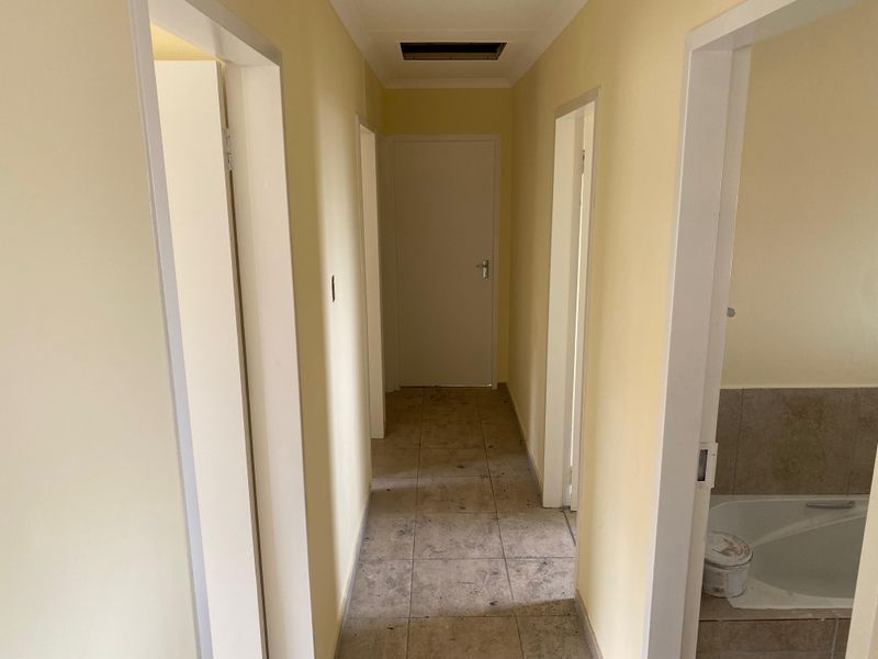 Affordable Charming- 4 Bedroom House in a great Area - Photo 4