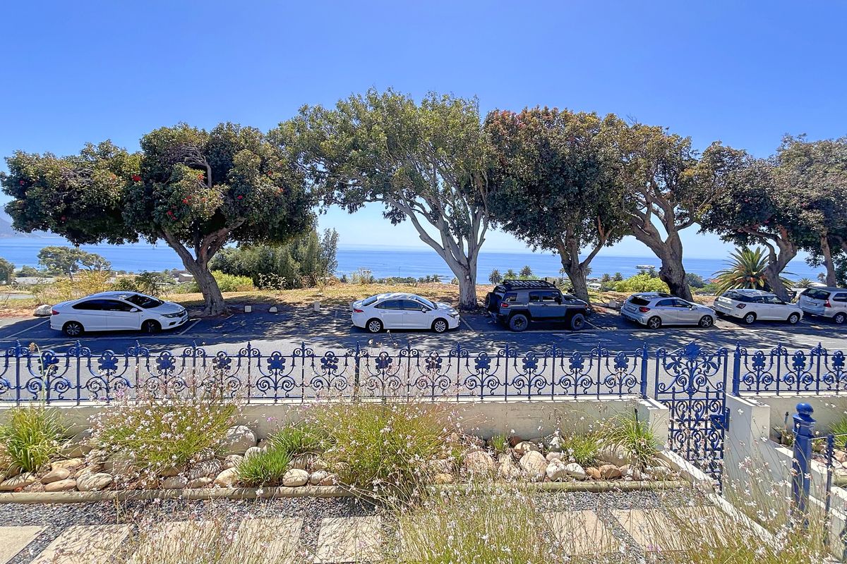 Alfresco Living with Mediterranean Influences - Photo 4