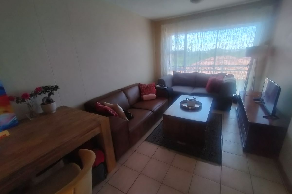 Neat Apartment in Secure Karenpark Complex – Ideal Investment Opportunity - Photo 4