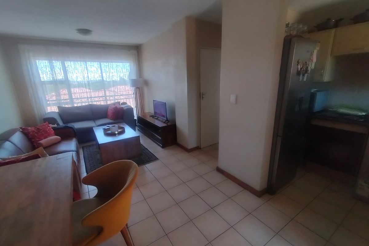 Neat Apartment in Secure Karenpark Complex – Ideal Investment Opportunity - Photo 3