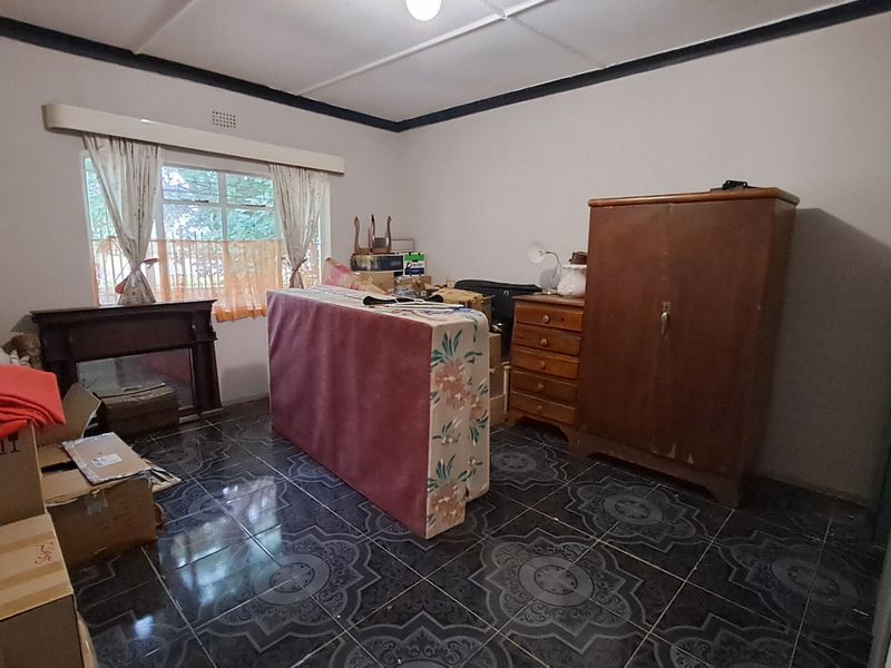 Comfortable 4-Bedroom Home Offering Space & Potential - Photo 10