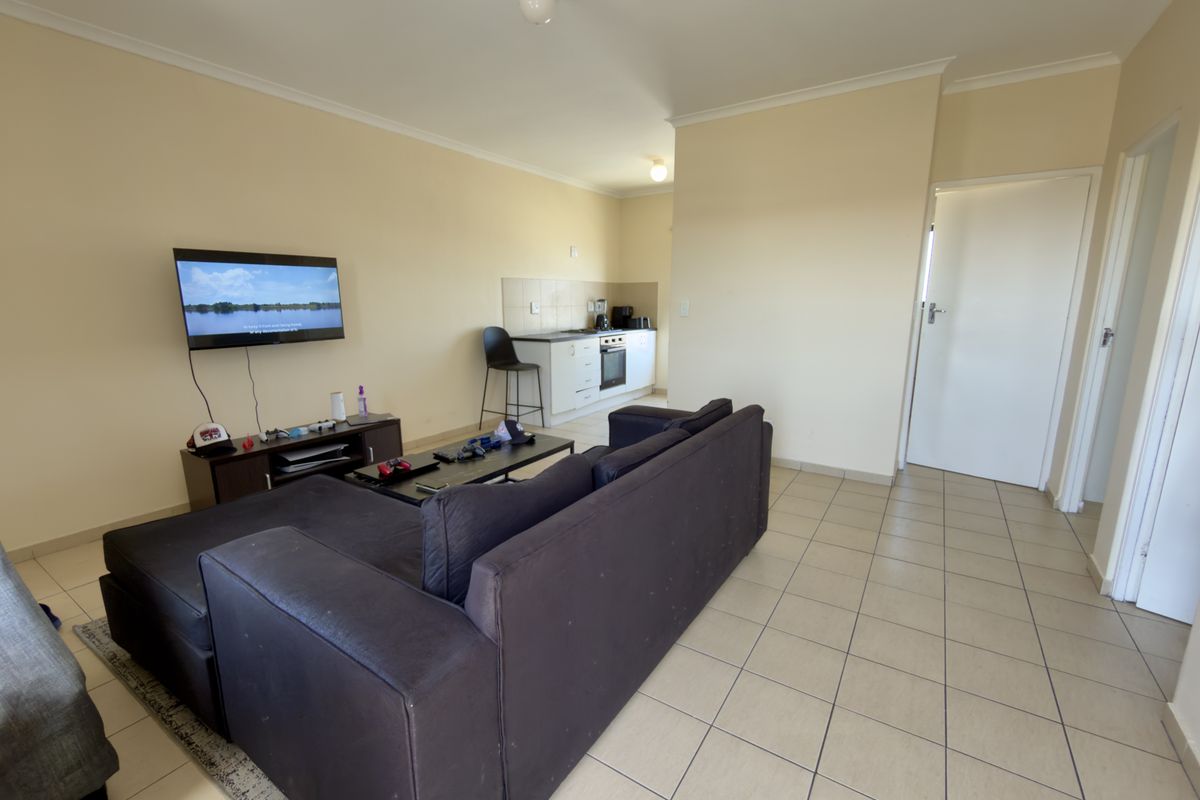 Sunny 2 Bedroom Top Floor Apartment for Sale in Parklands East - Photo 4