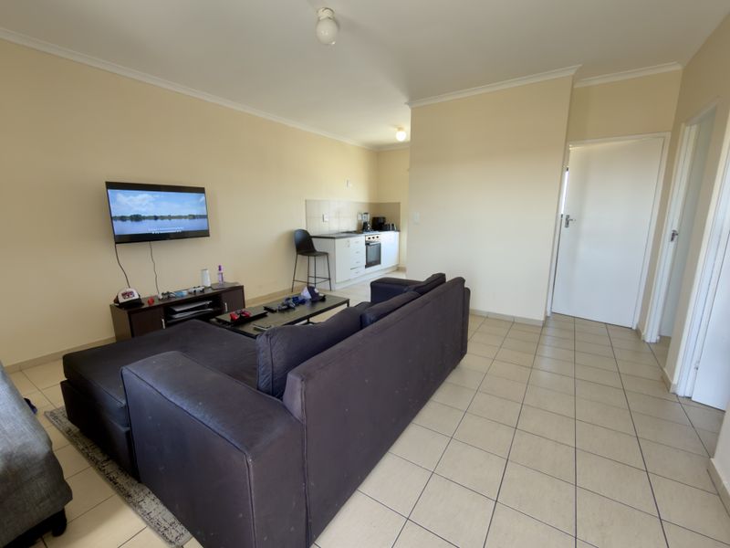 Sunny 2 Bedroom Top Floor Apartment for Sale in Parklands East - Photo 4
