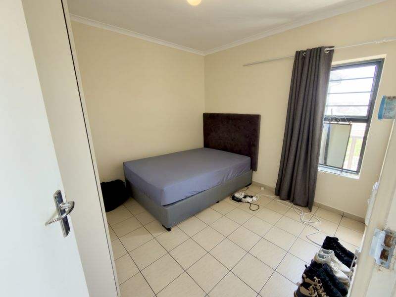 Sunny 2 Bedroom Top Floor Apartment for Sale in Parklands East - Photo 10