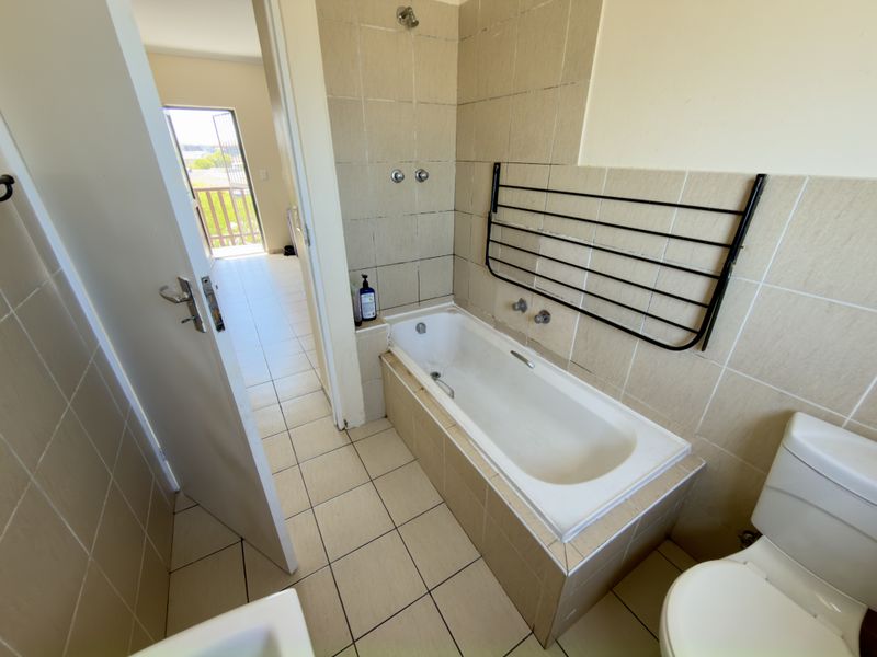 Sunny 2 Bedroom Top Floor Apartment for Sale in Parklands East - Photo 9