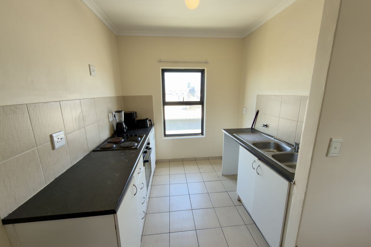 Sunny 2 Bedroom Top Floor Apartment for Sale in Parklands East - Photo 5