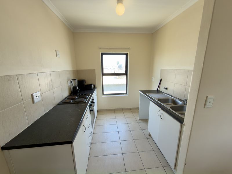 Sunny 2 Bedroom Top Floor Apartment for Sale in Parklands East - Photo 5