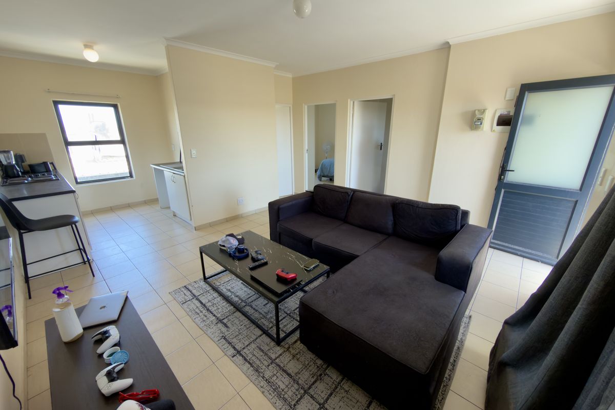 Sunny 2 Bedroom Top Floor Apartment for Sale in Parklands East - Photo 2