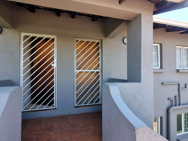 2 Bedroom, 1 Bathroom, 24hr Security- Castleview - Photo 4