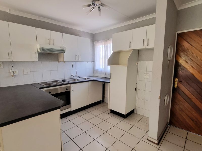 2 Bedroom, 1 Bathroom, 24hr Security- Castleview - Photo 9