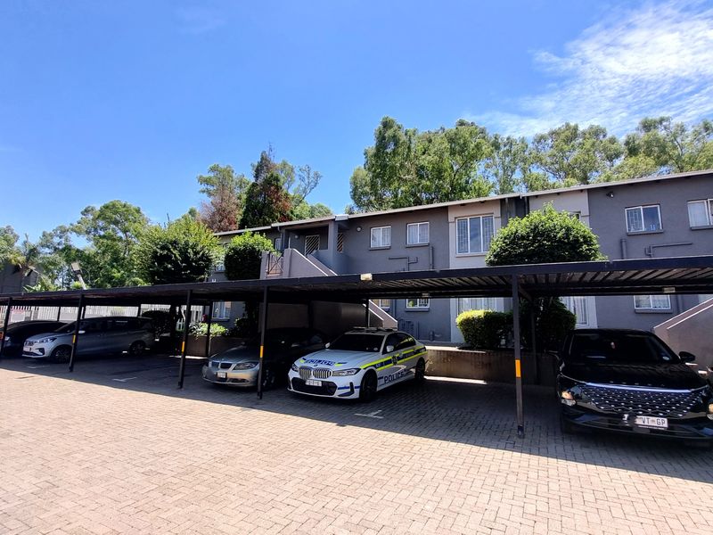 2 Bedroom, 1 Bathroom, 24hr Security- Castleview - Photo 2