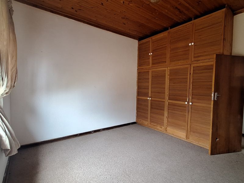 Charming 3-Bedroom Home with Business Zoning & Vaal Dam Views - Photo 9